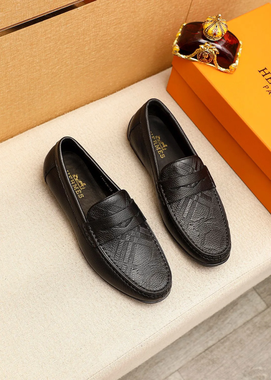 Men's shoes 💰380 💐 Product trademark: HERMES "Hermès" Doudou shoes Regular size: 38-44 (45🉑️customized) Product materials: Selected imported first-layer cowhide upper, imported pig 🐷 leather lining. Strong three-dimensional visual effect, rubber outsole Color: 1⃣️color optional